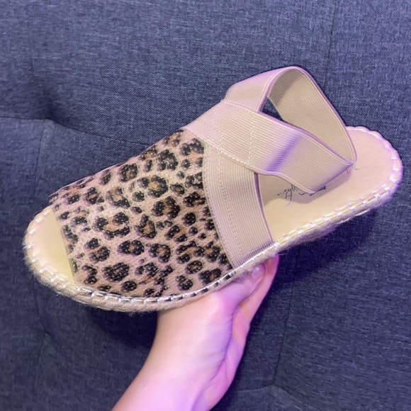 size 7 leopard print wedge heels - Picture 4 of 5